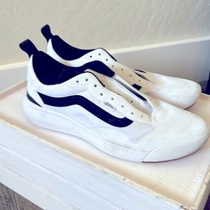 VANS UltraRange EXO • Black and White size 9 / 7.5